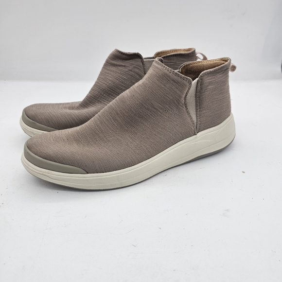 Bzees Tempo Boots | Tan Taupe | Women’s Size 7.5 | Comfortable & Lightweight - Picture 2 of 9